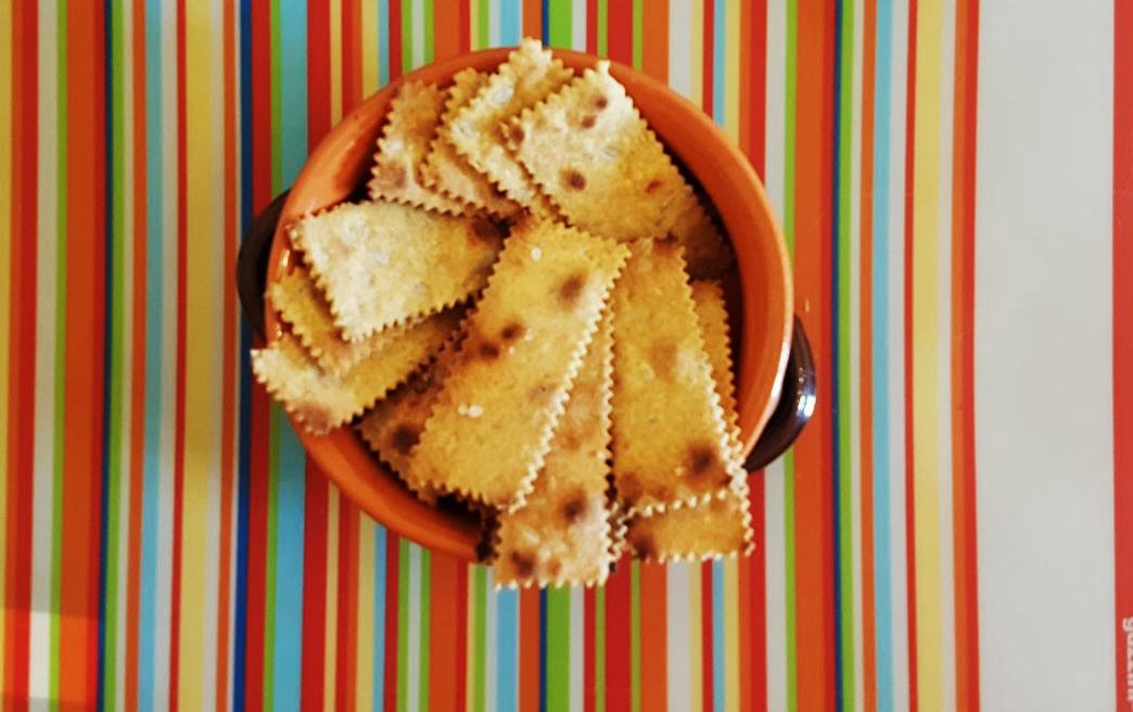 Cracker integrali speziati cotti in padella