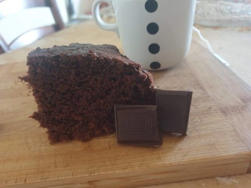 Torta all’acqua al cacao, senza uova e senza latte