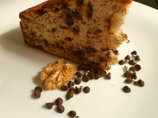 Torta di banane integrale con gocce di cioccolata